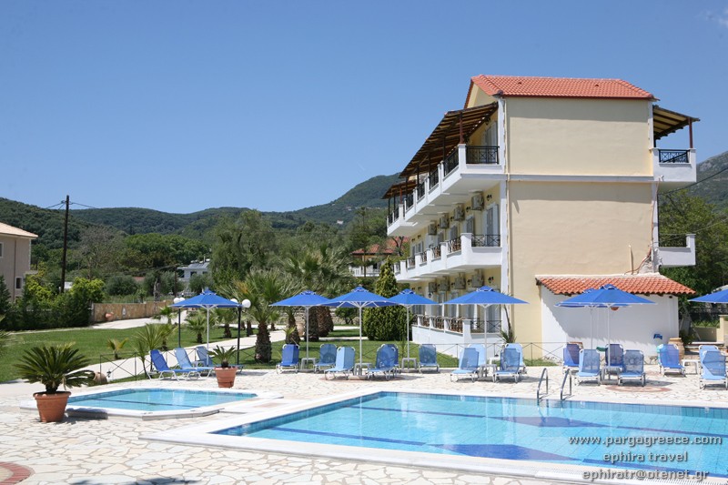 No 48 Apartments and Studios with swimming Pool  in Valtos beach in Parga 