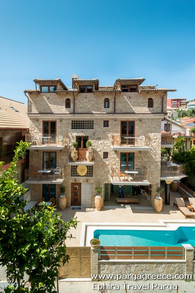 The deluxe suites with swimming pool in centre of Parga