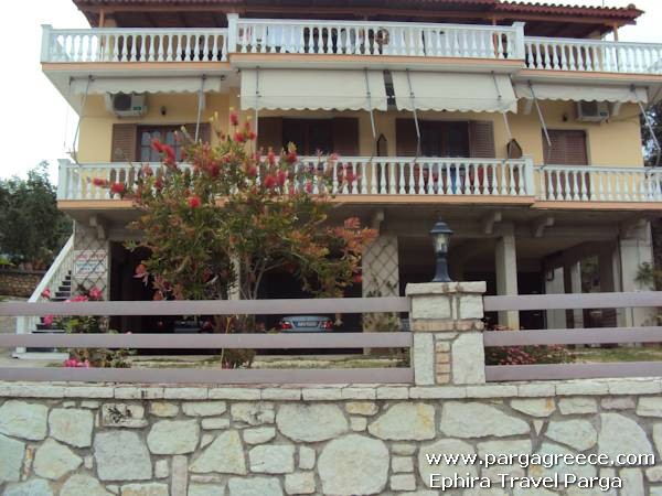 The  family House in Agia Kyriaki with rooms and a cpouple of Studios