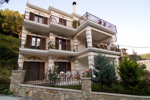 New built Apartments and Studios(quiet area and only few minute walk from centre and beaches) in Greece for families and couples or group of friends with very high standards andl all comforts. 