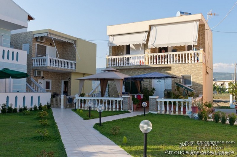 Villa in Ammoudia village with apartments, Studios,close to the shallow beach